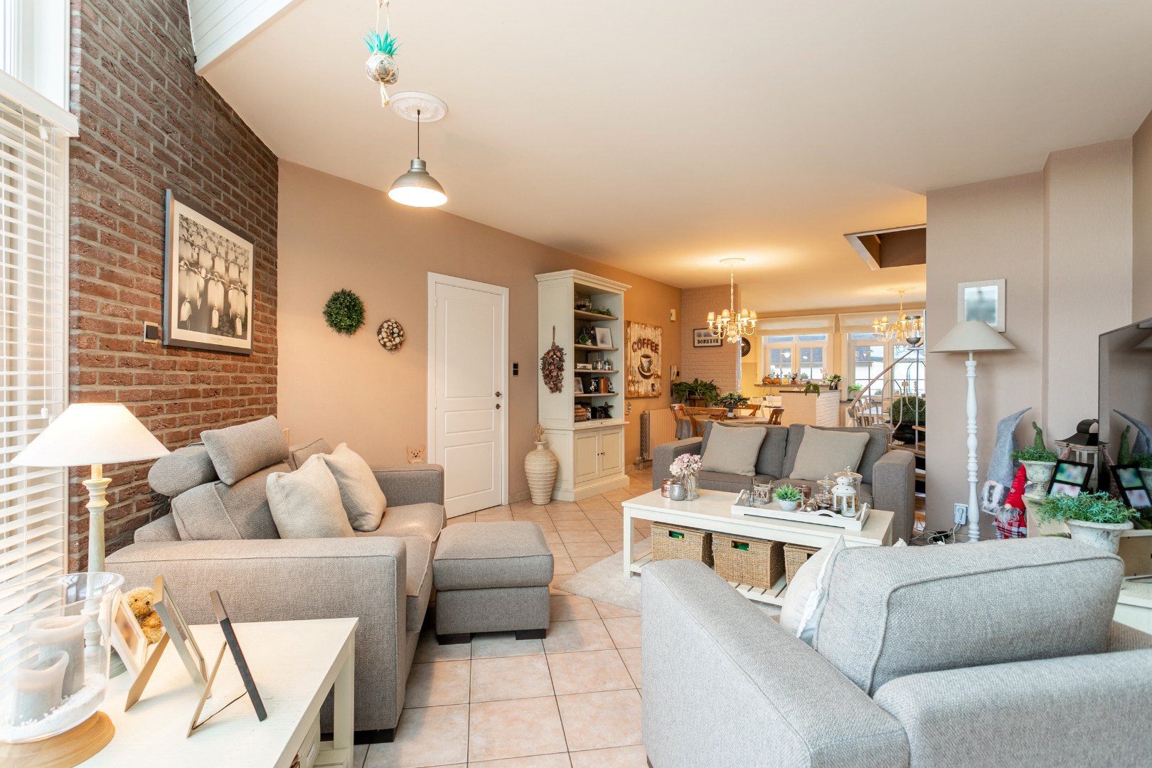 Bel-étage te koop met 3 slpks, terras en garage op +- 4,5are 