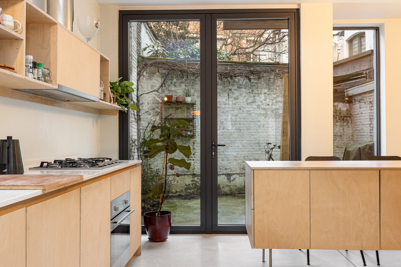 Gerenoveerde herenwoning met stadskoer in de Haringrodewijk! 