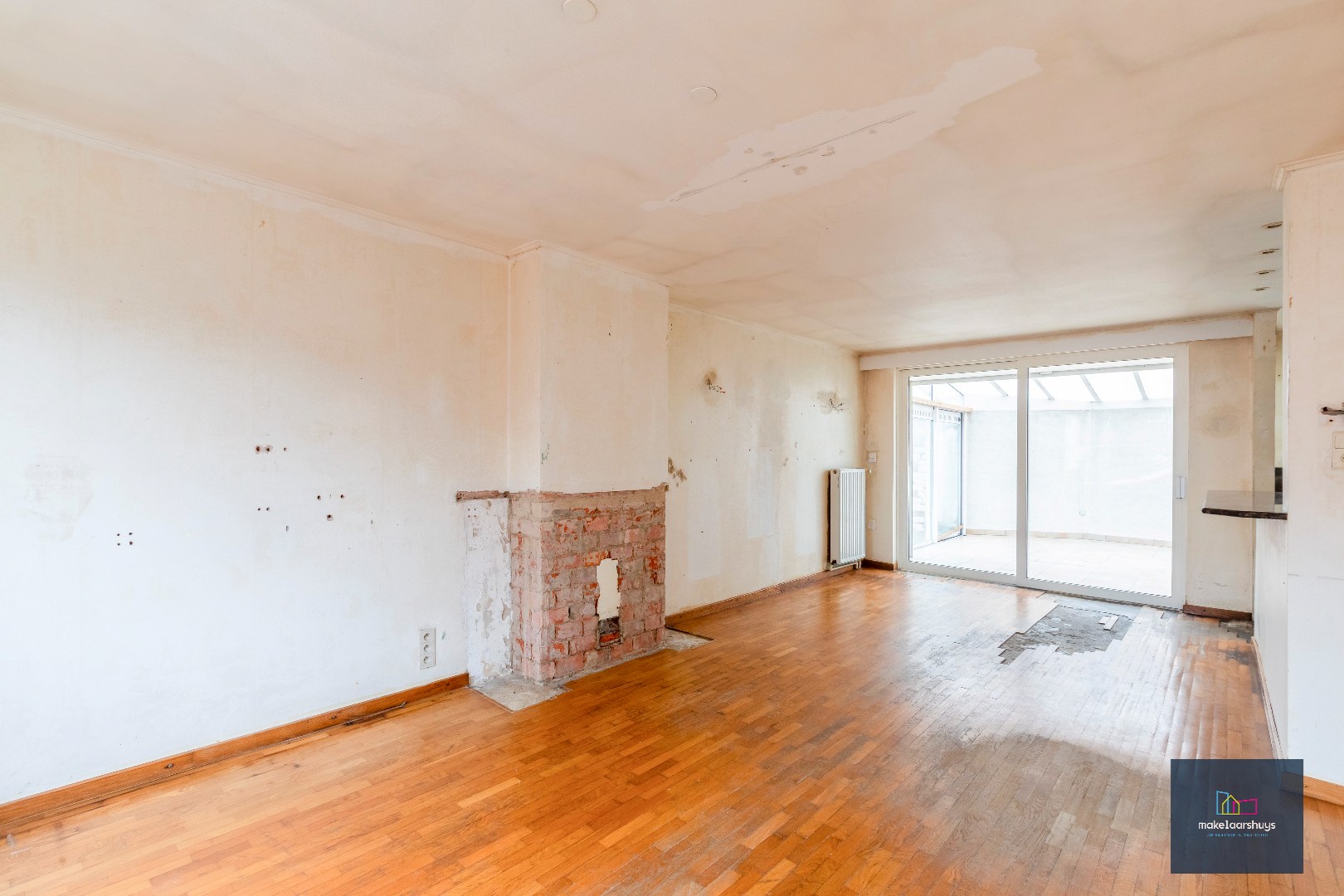 Te renoveren HOB met garage in Mariakerke 