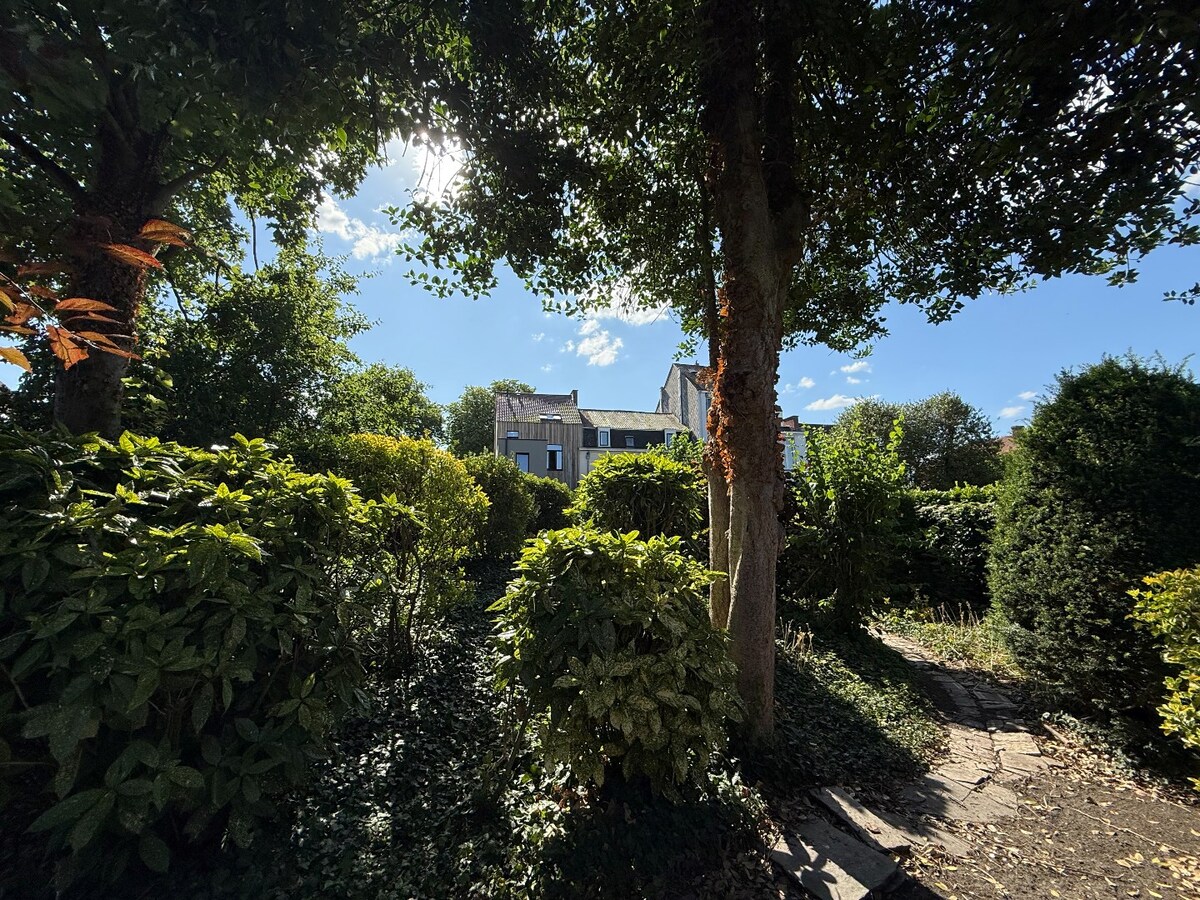 Maison de maître avec 5 chambres et jardin, idéale pour profession libérale ! 