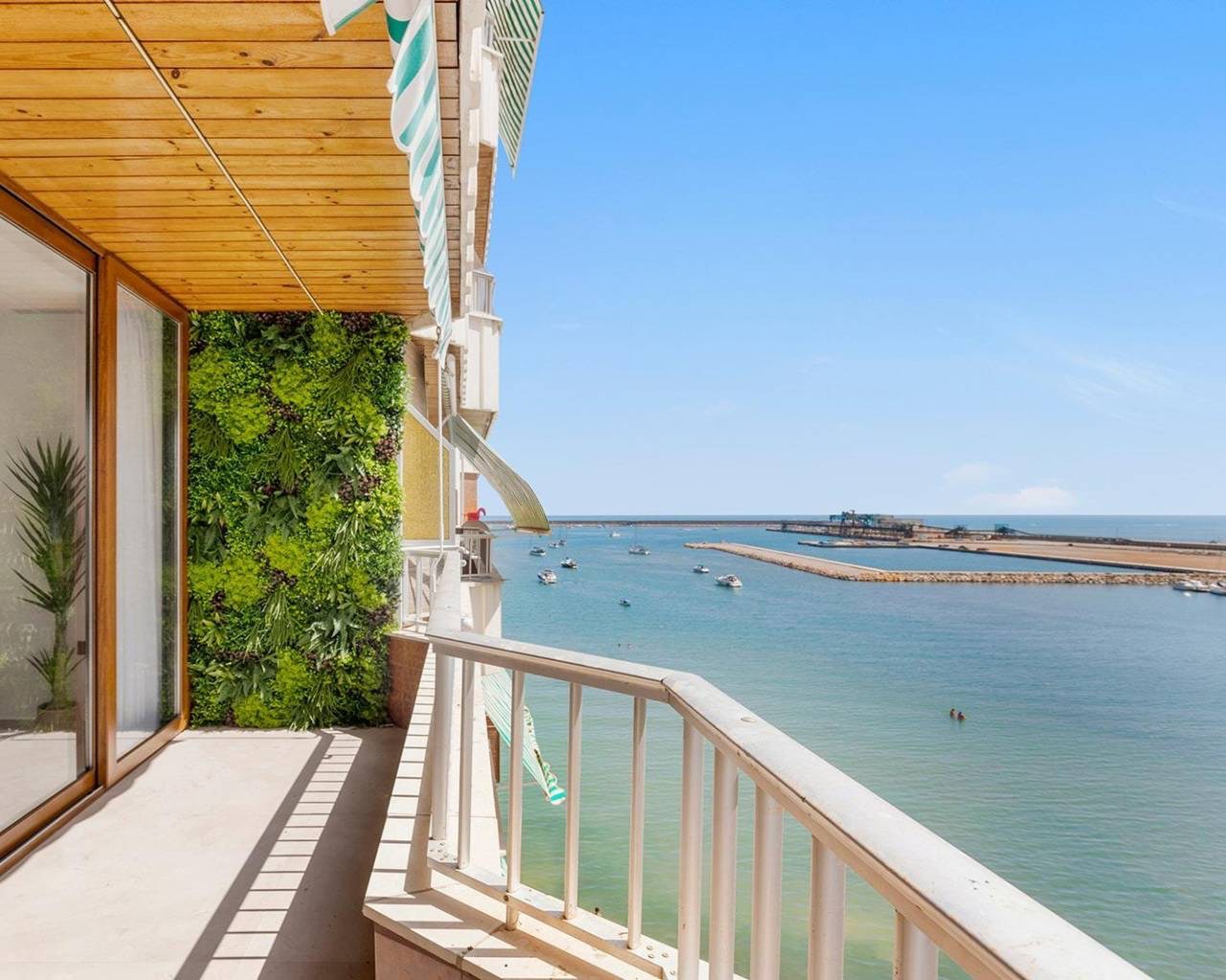 Eindelijk: uw droomappartement pal aan het strand van Torrevieja 