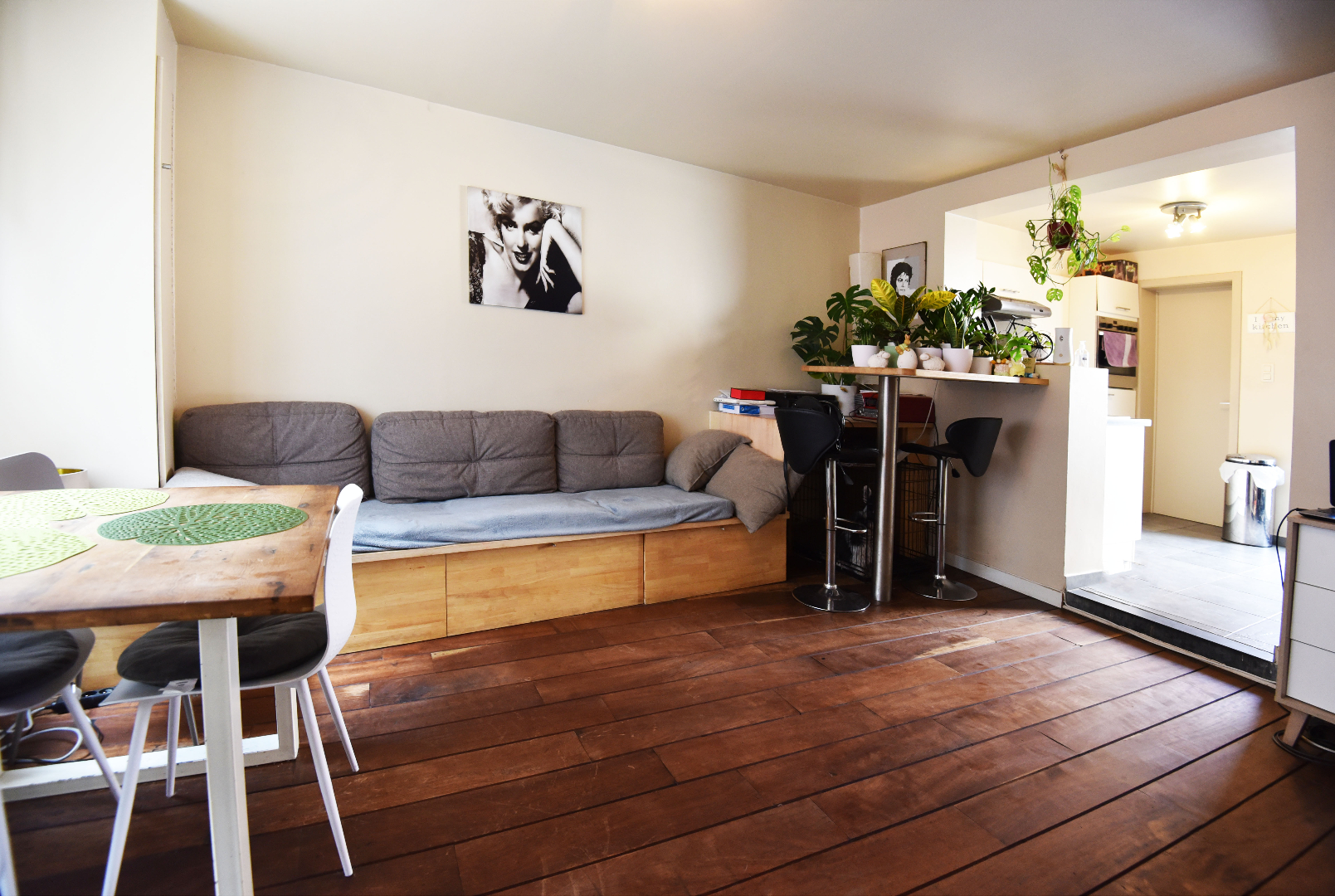 Gerenoveerde rijwoning met 2 slpks te centrum Eeklo 