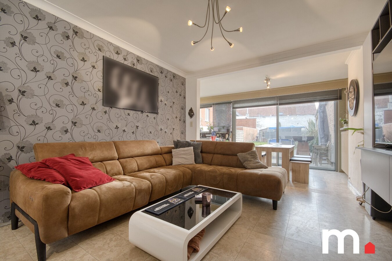 Instapklare woning te Lauwe met 4 slaapkamers nabij het centrum met garage ! 