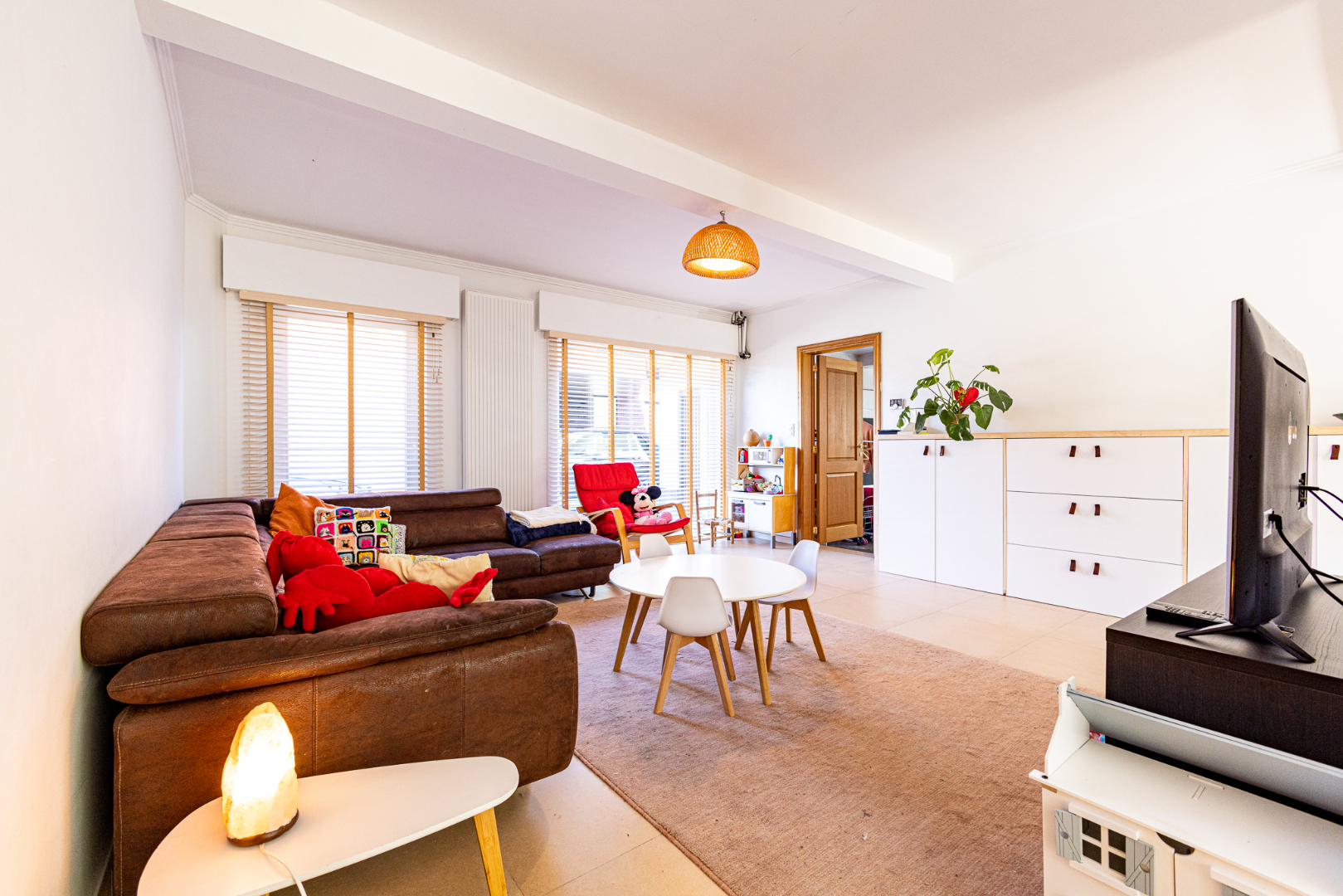 Ruime gerenoveerde gezinswoning op 1.384m² 4 slpks te Landegem 