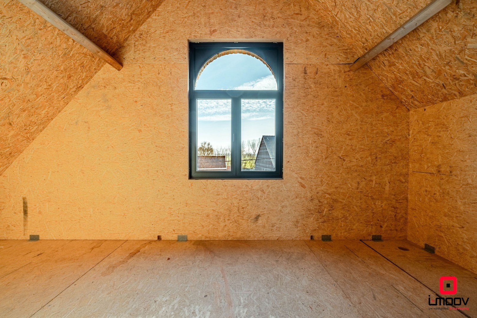 Exclusieve casco woning met 5 slaapkamers en royale tuin in Kruibeke, vlak bij Antwerpen 