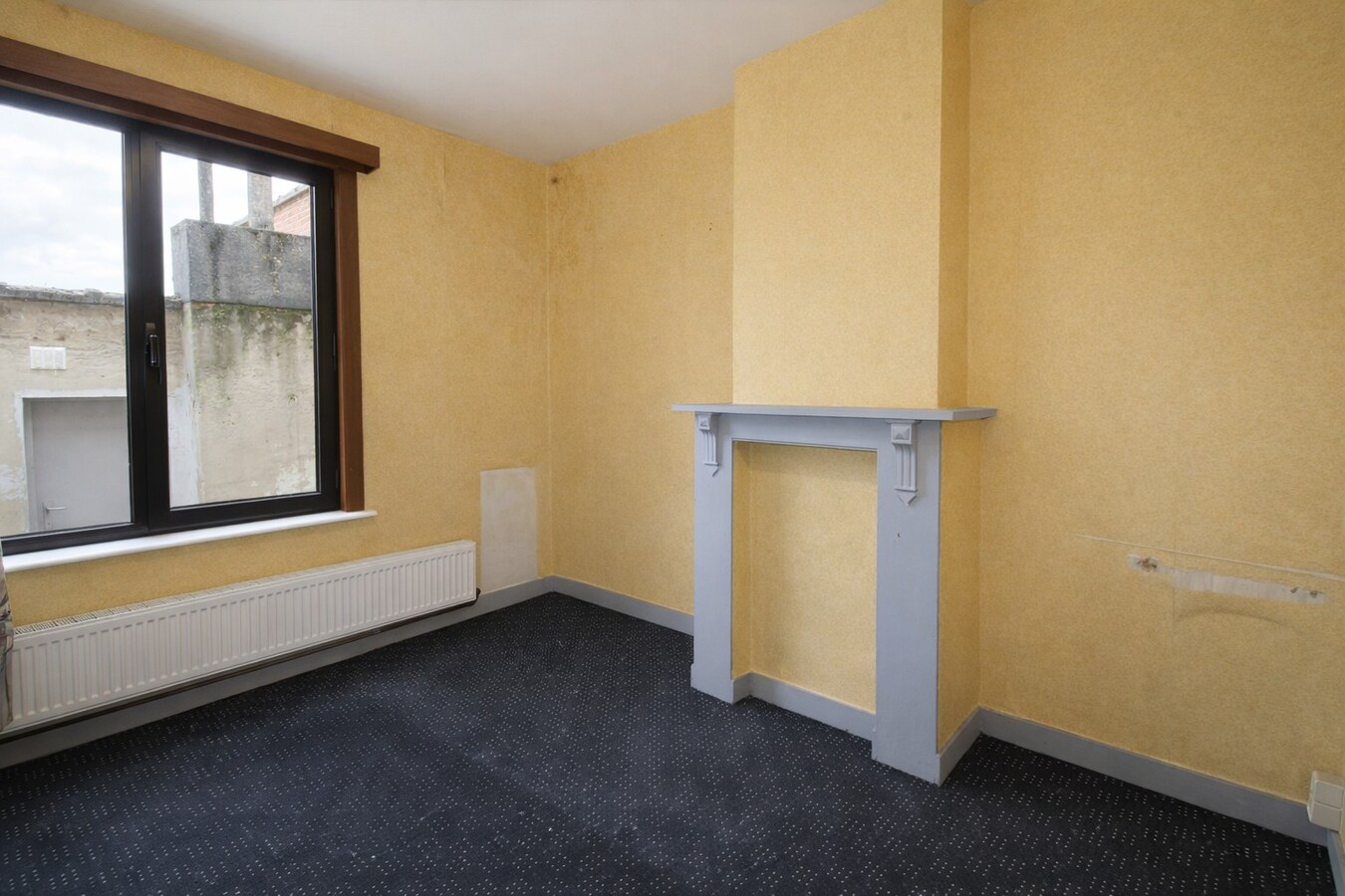 Te koop in Sint-Niklaas: uitzonderlijk handelshuis met woonst en duplex appartement, met optionele garageboxen en sterk opbrengstpotentieel 