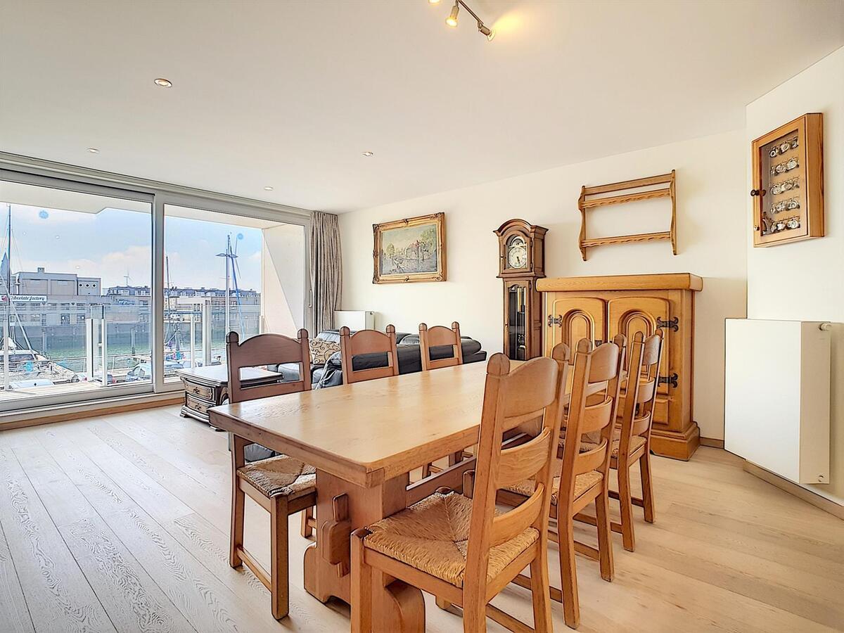 Zeer recent (°2017) woonappartement op de Rederskaai mét autostandplaats - Zeebrugge 