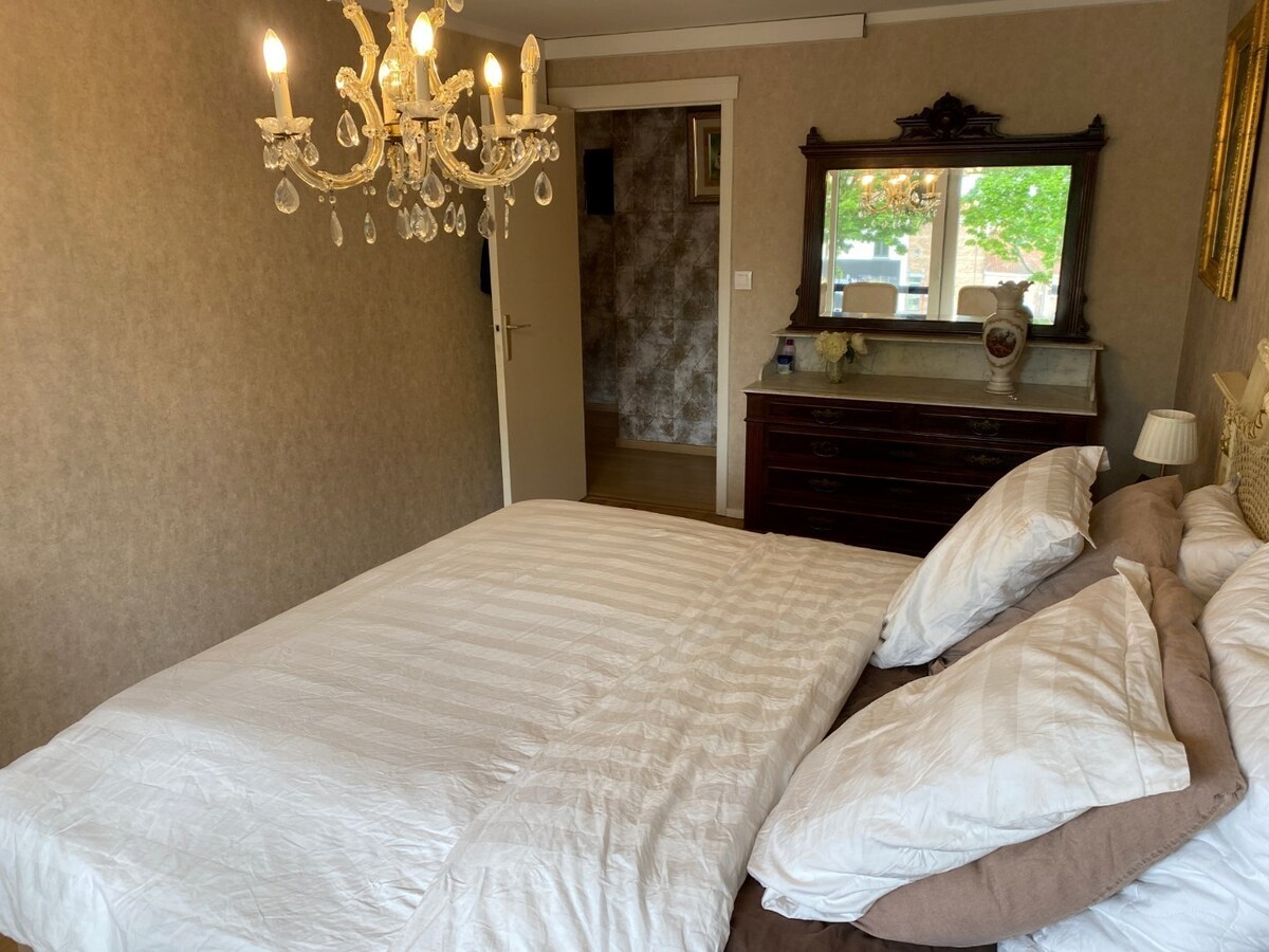 Ruim en lichtrijk appartement. 