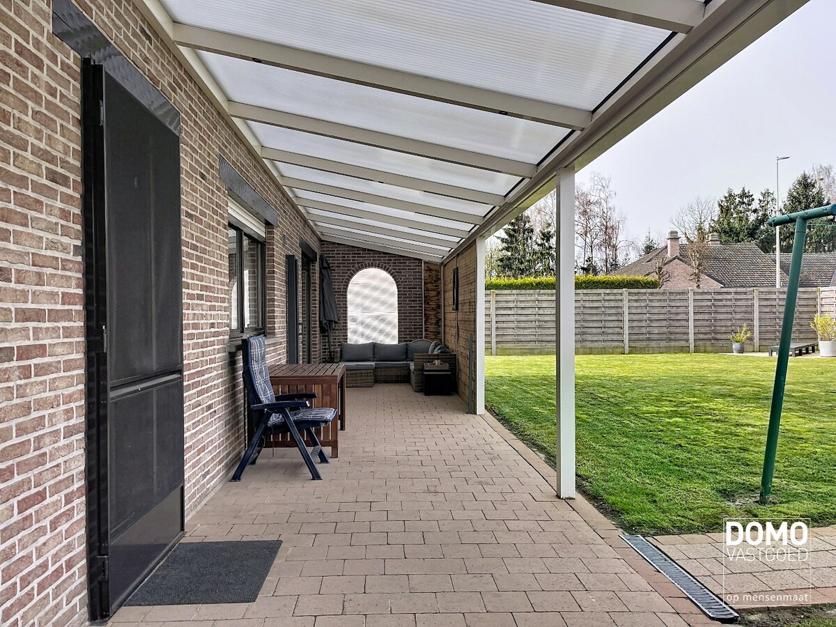 RUIME, LICHTRIJKE OPEN BEBOUWING MET ZONNIGE TUIN TE HALEN 