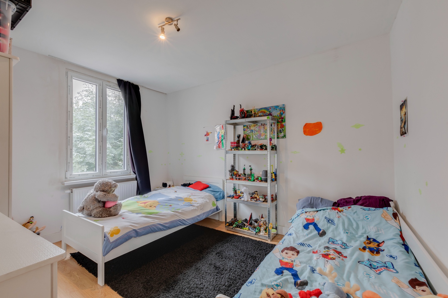 Gerenoveerde rijwoning op centraal maar rustige locatie! 