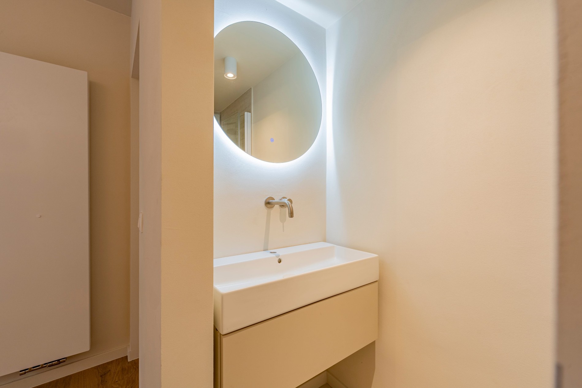 Prachtig ruim appartement met 3 slaapkamers en terras centraal gelegen op de Zoutelaan te Knokke. 