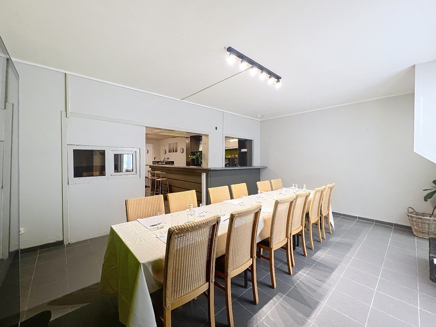 HANDELSPAND in gouden driehoek – Mariakerke - diverse uitbatingsmogelijkheden 