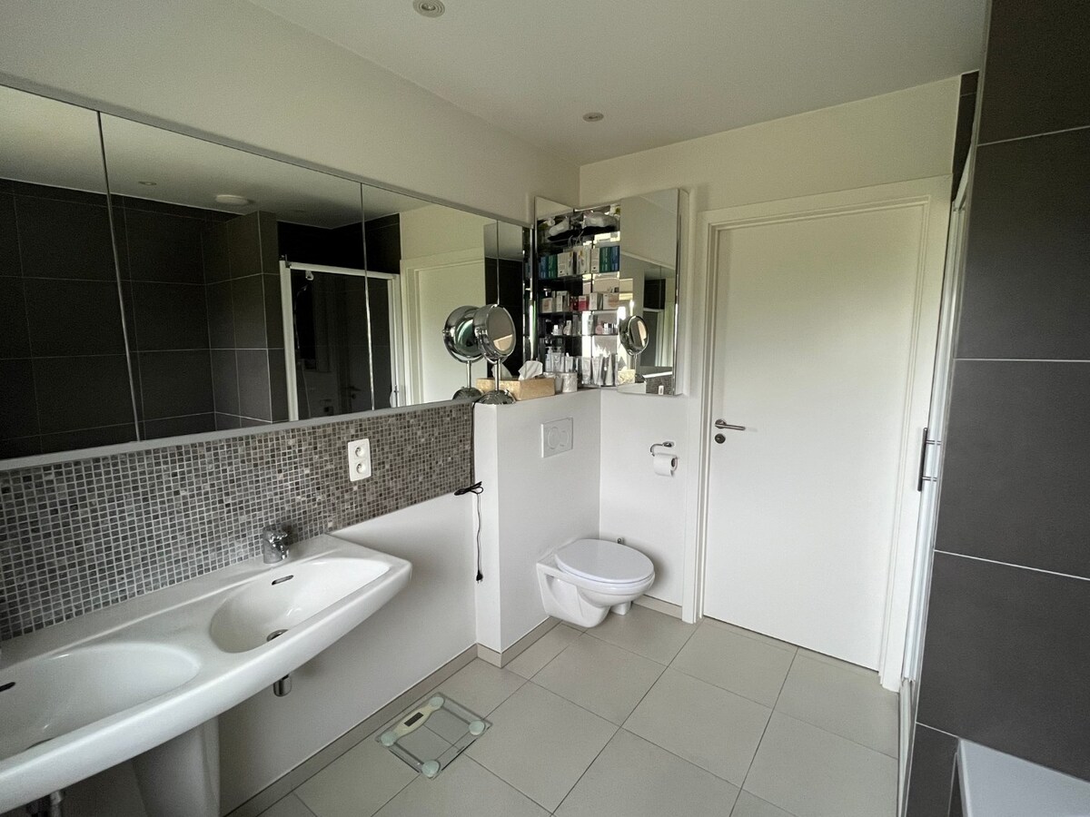 Ruime woning in het groene Zevergem, vlakbij Gent 