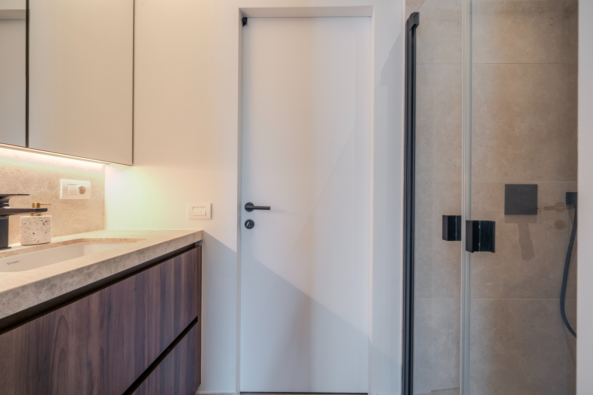 Magnifique villa jumelée très récente avec beaucoup de lumière, idéalement située en bordure du Zoute. 