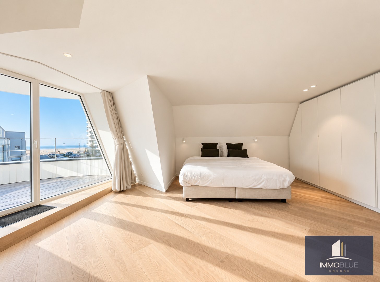 Offre exceptionnelle : Villa entièrement rénovée avec vue frontale sur la mer. 