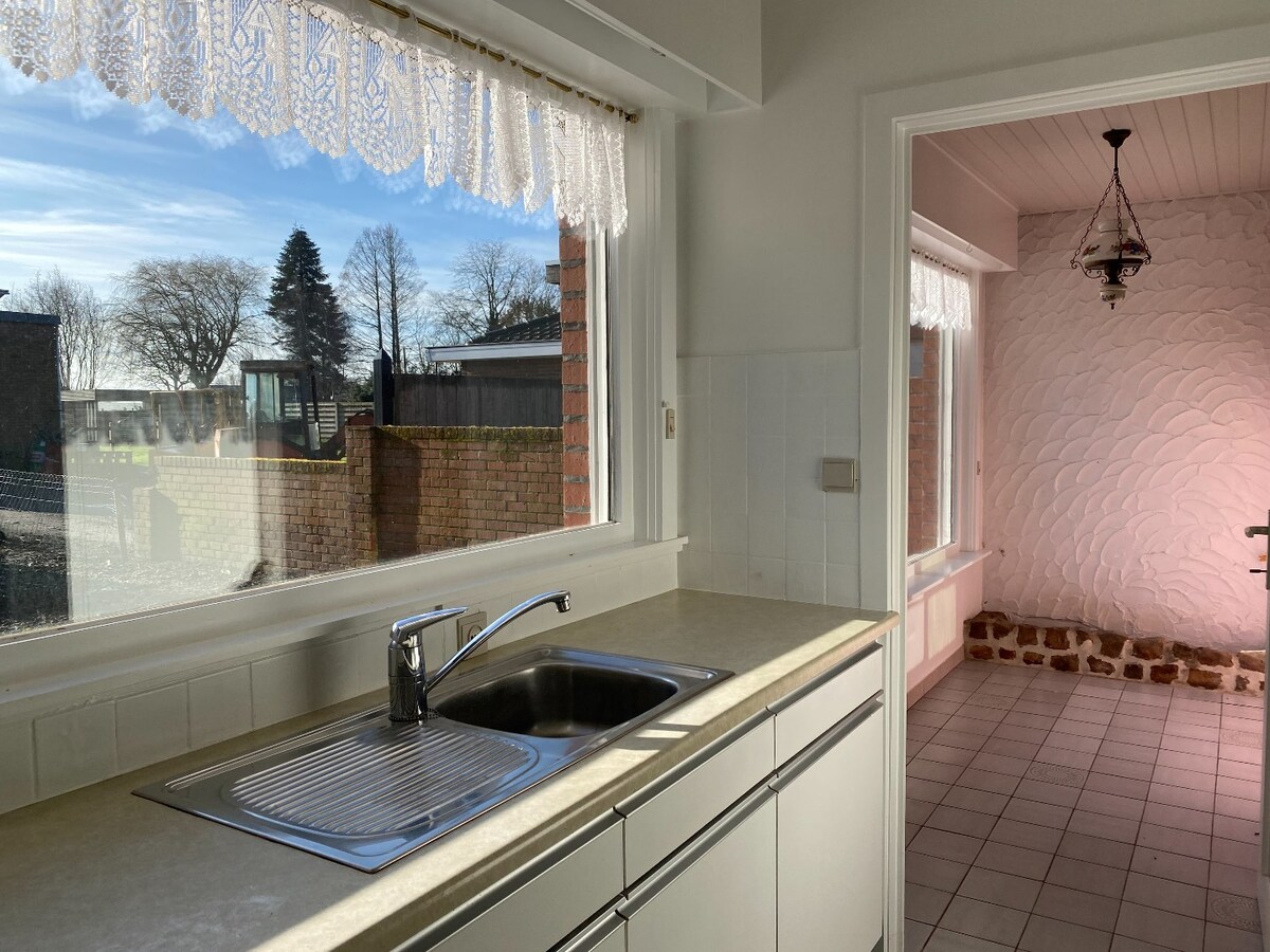 Ruime halfopen woning met garage, 3 slaapkamers en tuin 