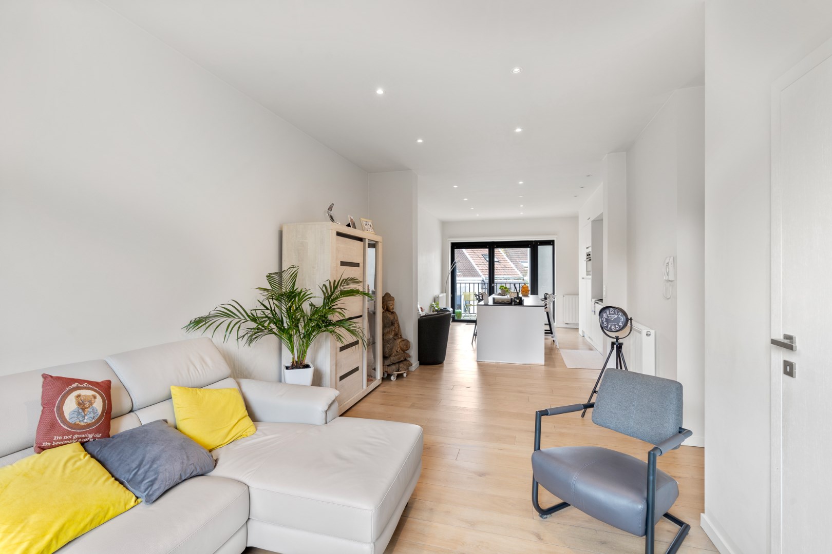 Magnifique appartement de 2 chambres avec terrasse ensoleillée, à proximité du centre. 