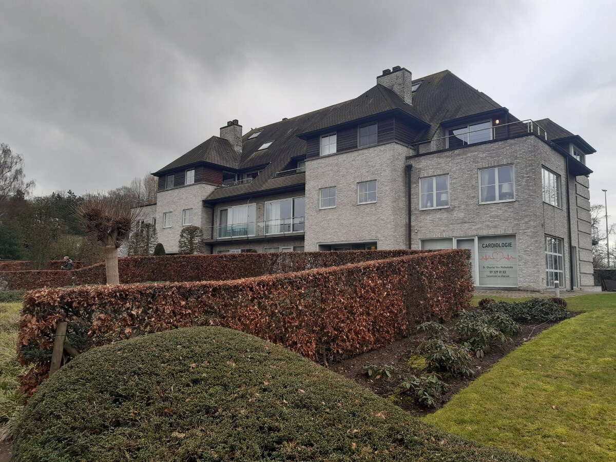 Ruim duplex-appartement met 2 terrassen in hartje Gavere 