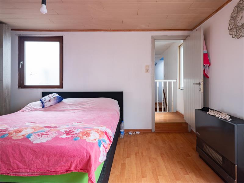 Op te frissen woning met 6 slaapkamers 