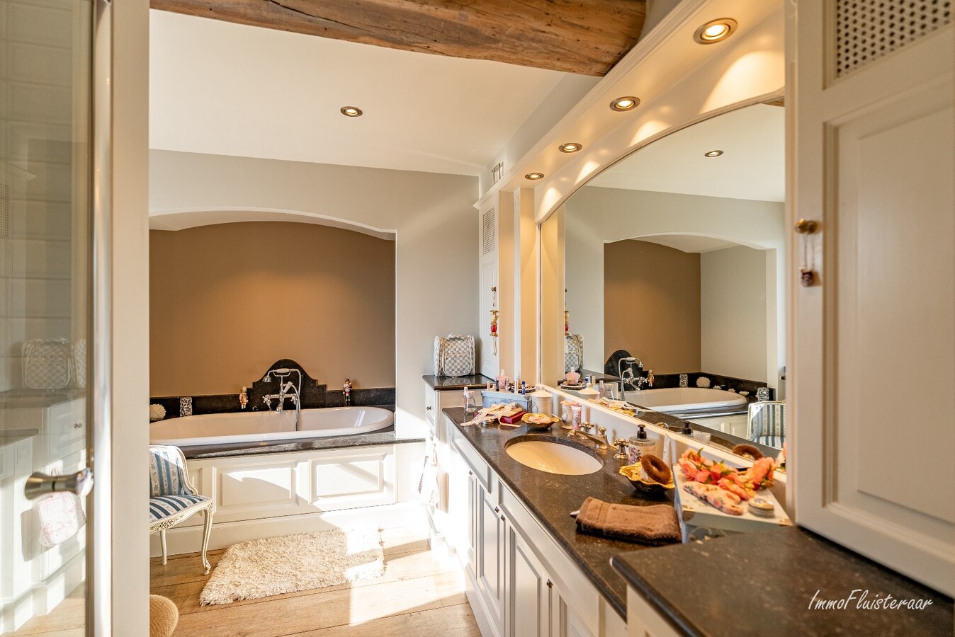 Uitzonderlijke woning met paardenaccommodatie, binnen- en buitenpiste op ca. 9,4 ha te Haacht 