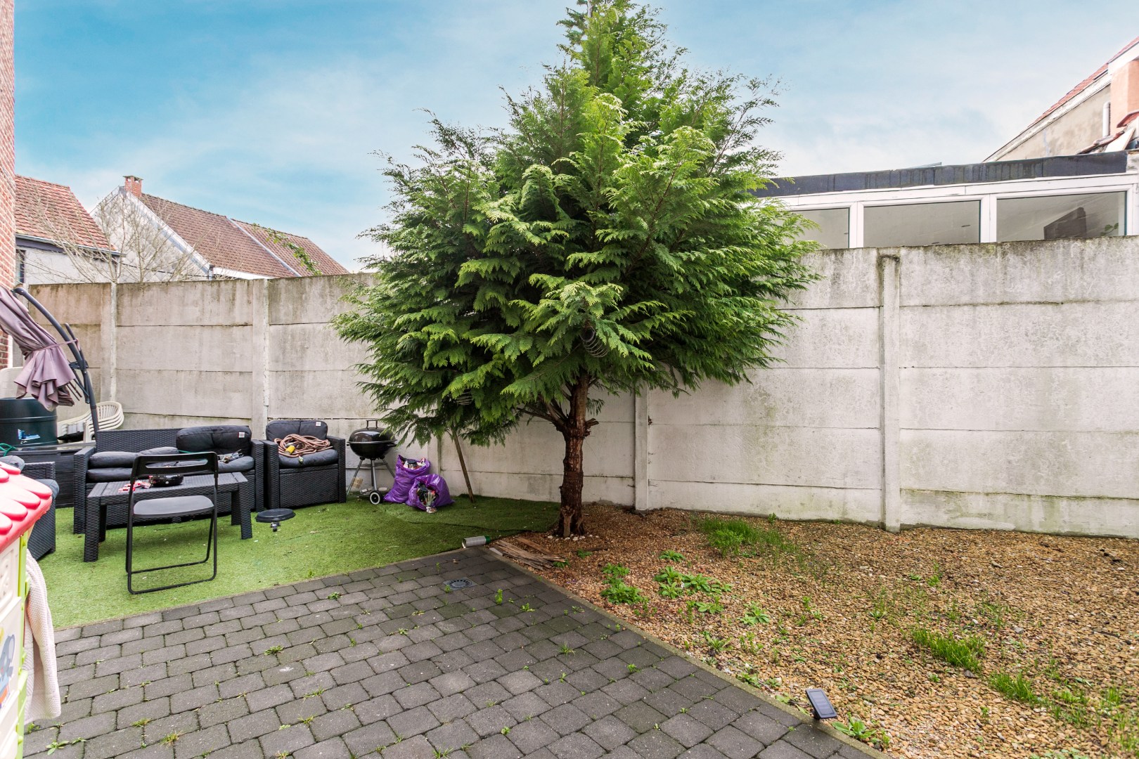 Opbrengsteigendom te koop met 3 app (+-100m²) én garagebox 