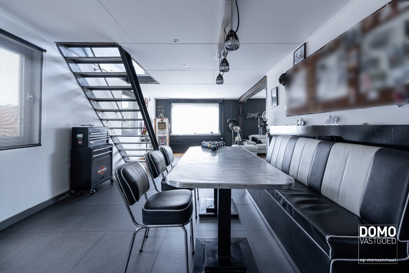 UNIEKE EIGENDOM MET WONING, 2 APPARTEMENTEN EN MAGAZIJNEN OP 13A88CA 