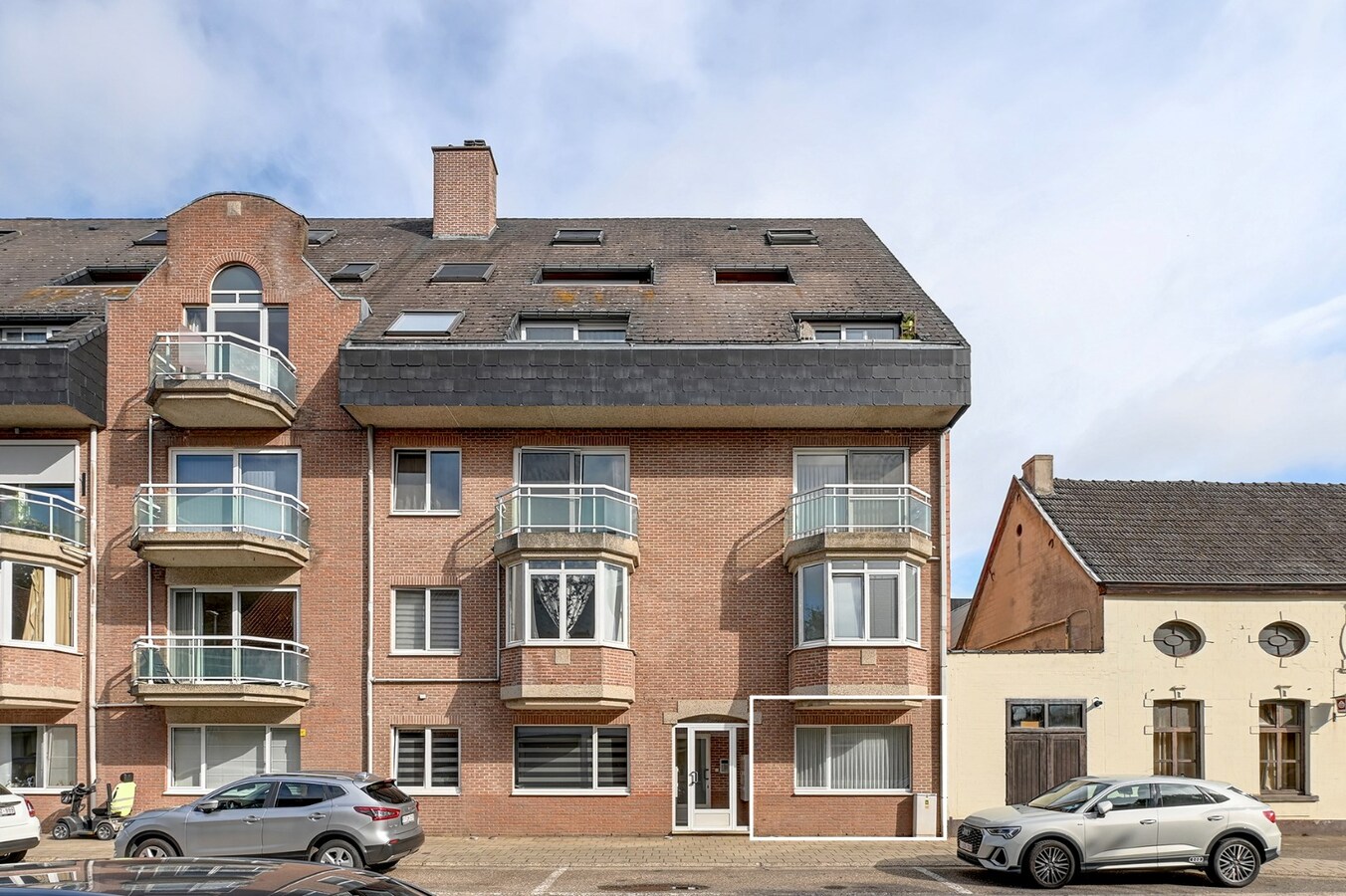 Centraal gelegen appartement met ondergrondse garage en groot terras 