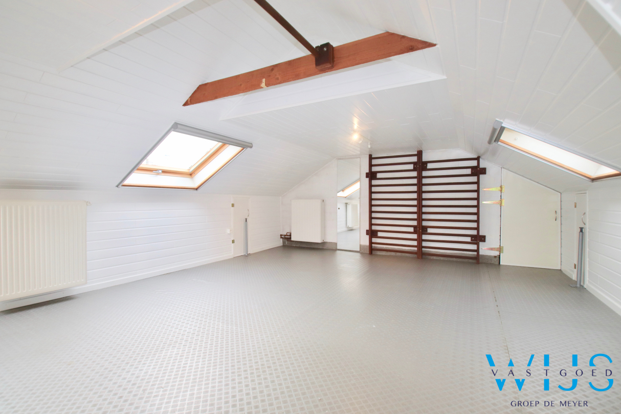 Instapklaar stijlvol woonhuis met leuke tuin te Assenede ! 