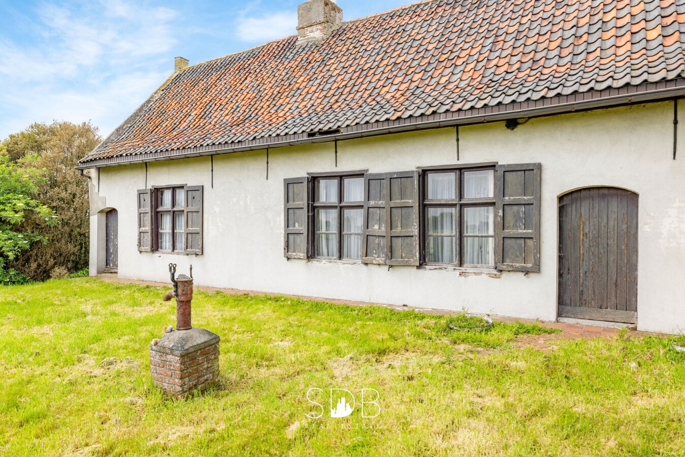 Prachtige hofstede met hoeve, bakhuisje, schuur en graslanden op circa 2,2 HA 