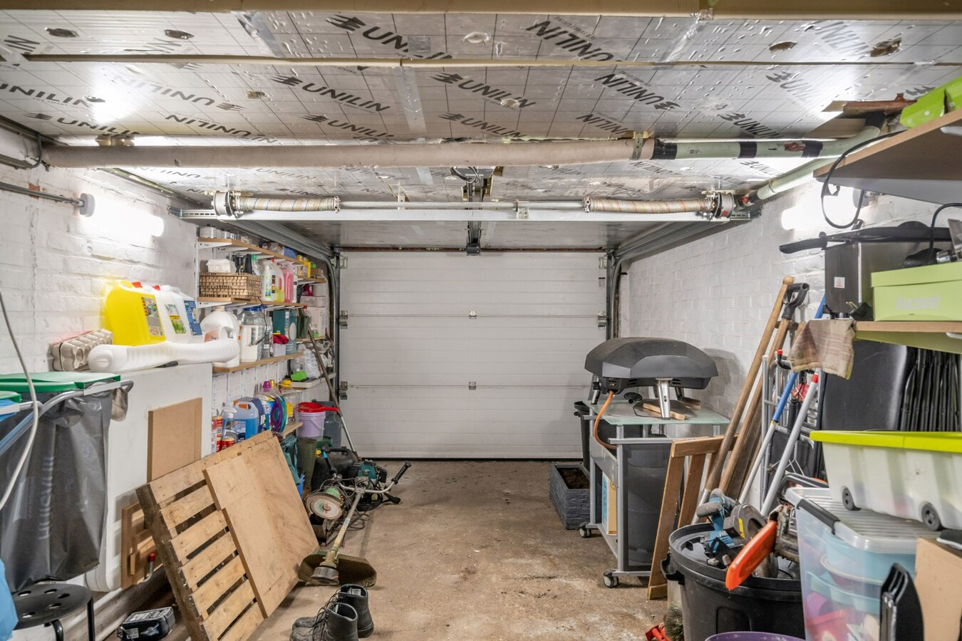 Gerenoveerd appartement met 2 slaapkamers en garage 