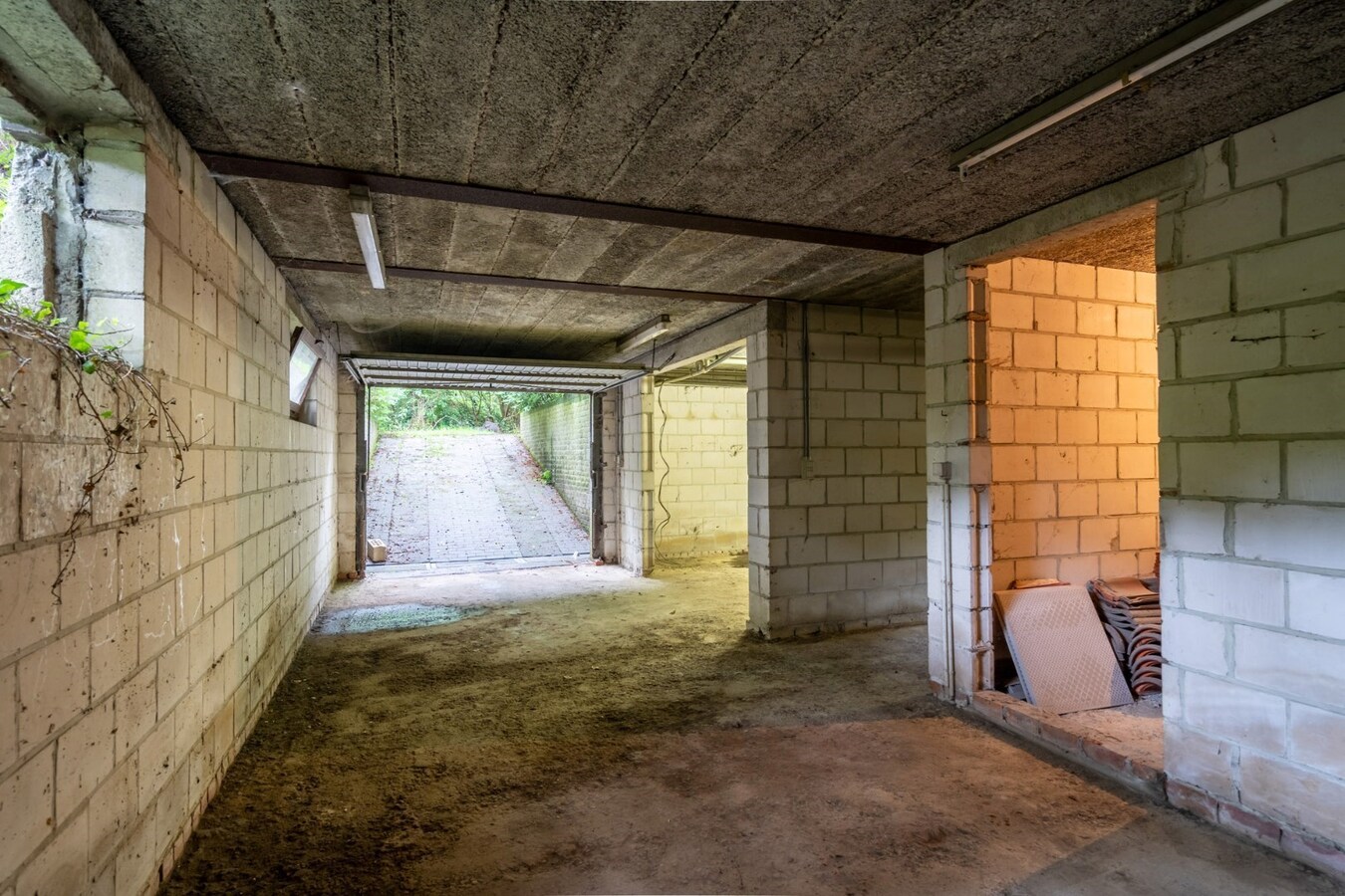 Woning op zeer rustig gelegen en ruim perceel. 