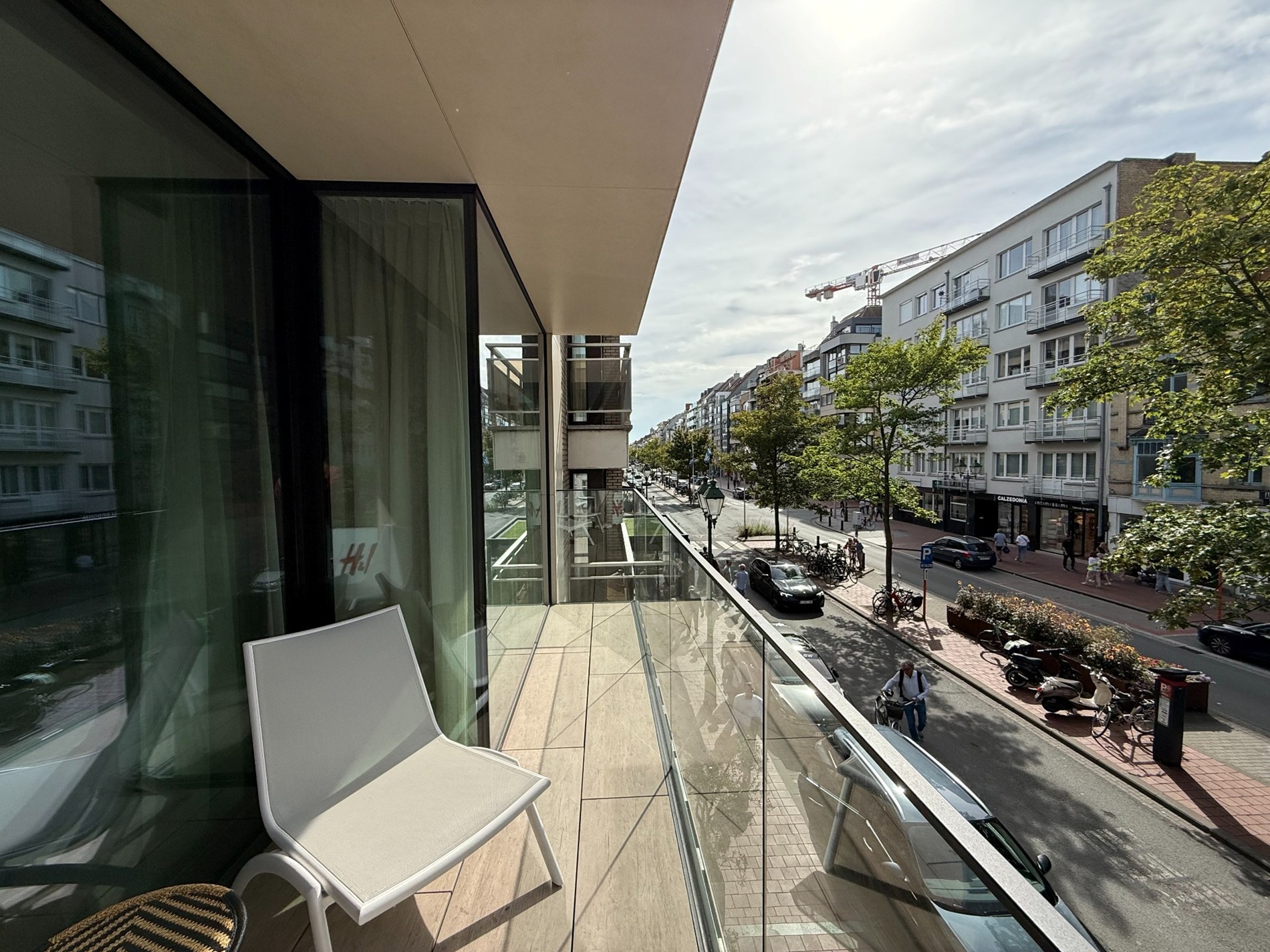 Ongemeubeld - Magnifiek woonappartement aan de zonnekant van de Lippenslaan, op wandelafstand van het strand. 