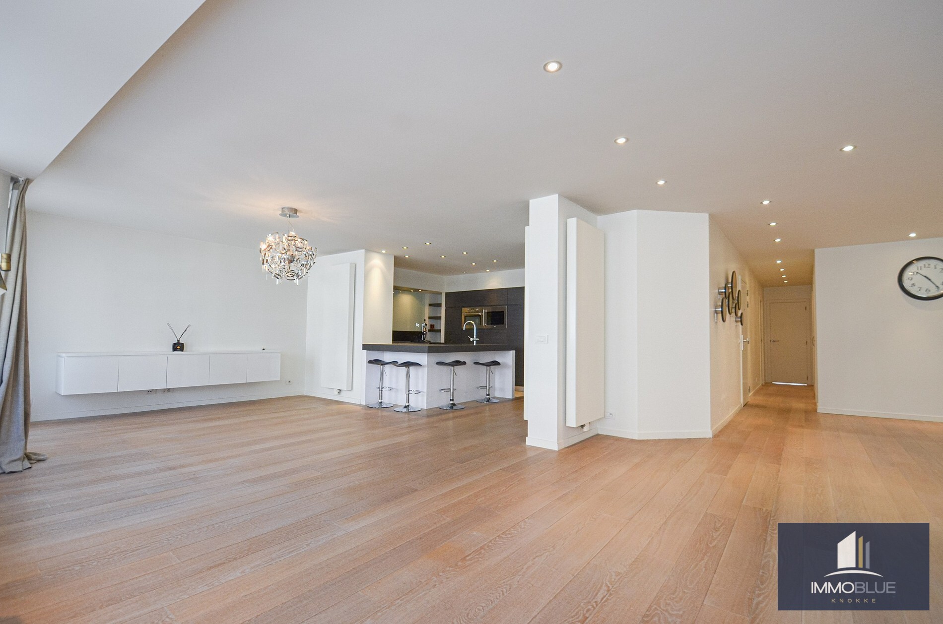 Topaanbieding – Uitzonderlijk ruim appartement gelegen in een stijlvolle residentie. 
