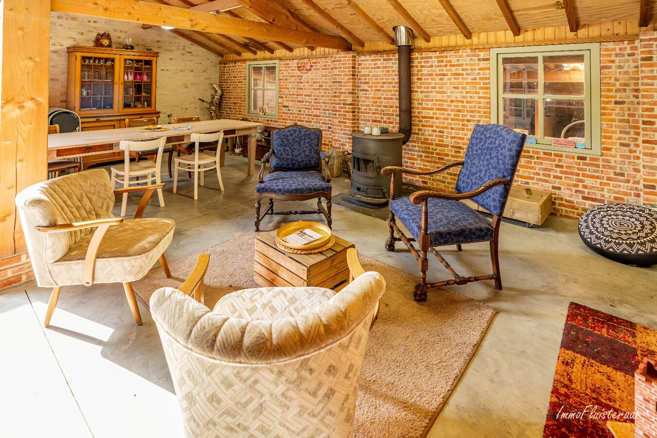 Prachtig landhuis met multifunctioneel bijgebouw, stallen en piste op ca. 5.000 m2 te Ravels (mogelijkheid tot aankoop aanpalende ca. 1 ha landbouwgrond) 