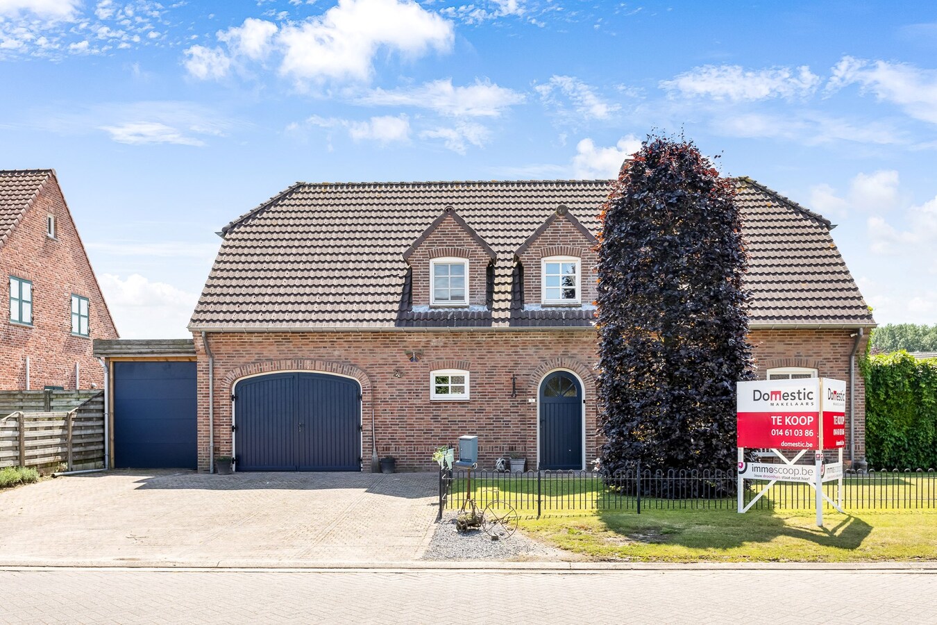 Vrijstaande woning met inpandige garage gelegen op een perceel van 784 m2 te Arendonk. 