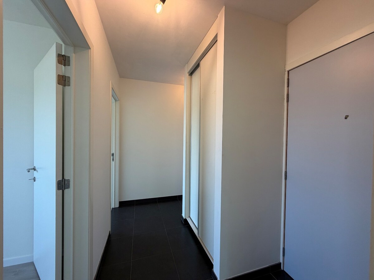 2 slpk-appartement nabij allerhande voorzieningen. 