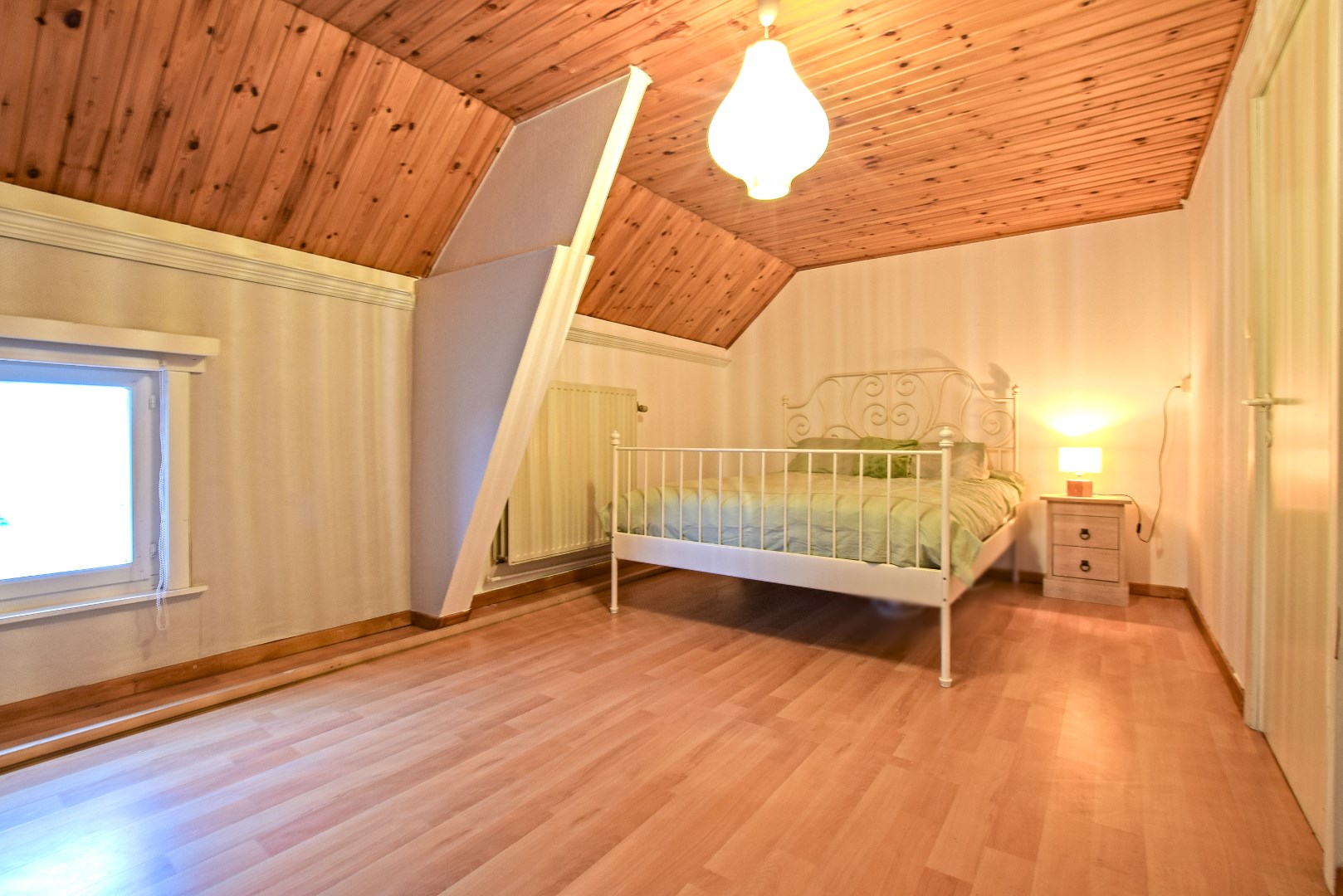 Open bebouwing met 4 slaapkamers op een prachtige locatie vlakbij de Ijzer 