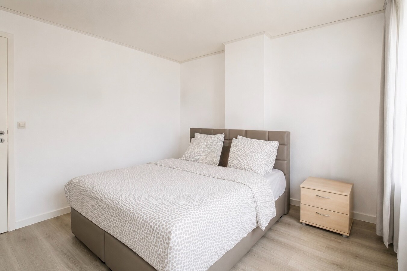 Te koop: Gezellige stadswoning met 5 slaapkamers en diepe tuin op centrale ligging Sint-Niklaas! 