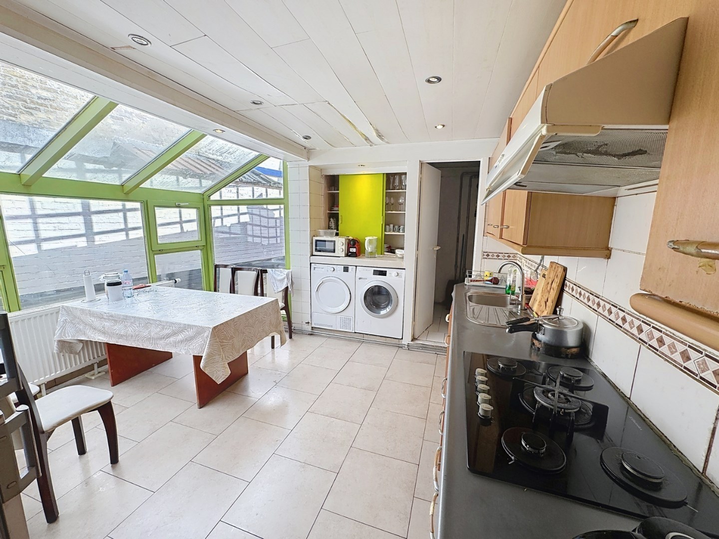 Ruime rijwoning met 4 slaapkamers in het historische Brugge 