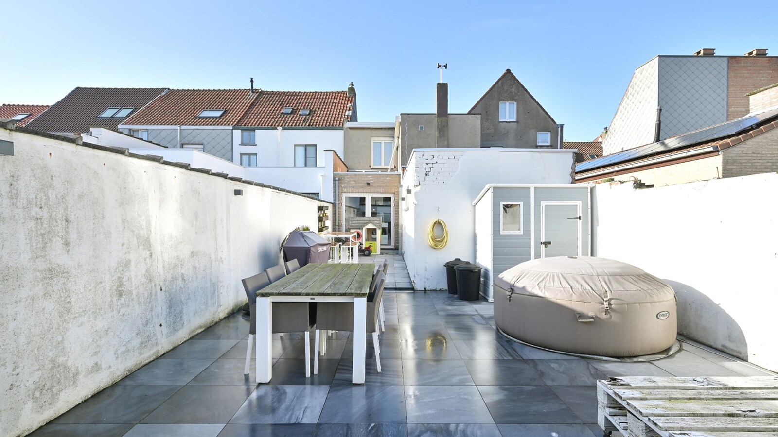 Knap gerenoveerde en ruime gezinswoning vlakbij het centrum &amp; strand 