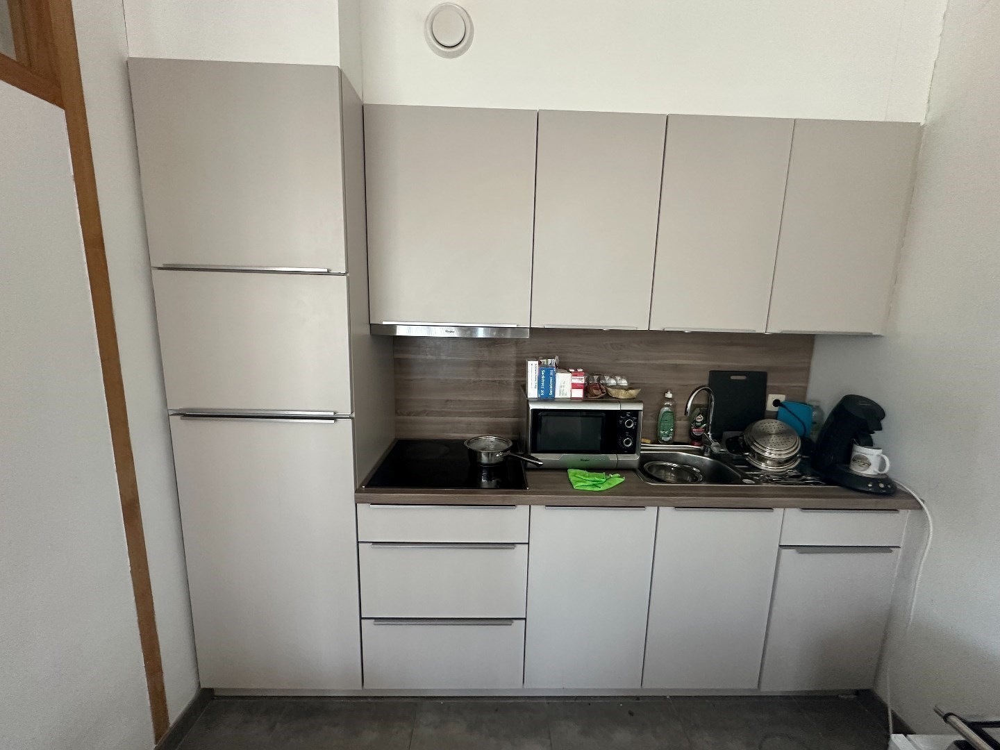 Instapklare studio met ondergrondse autostaanplaats in het centrum 