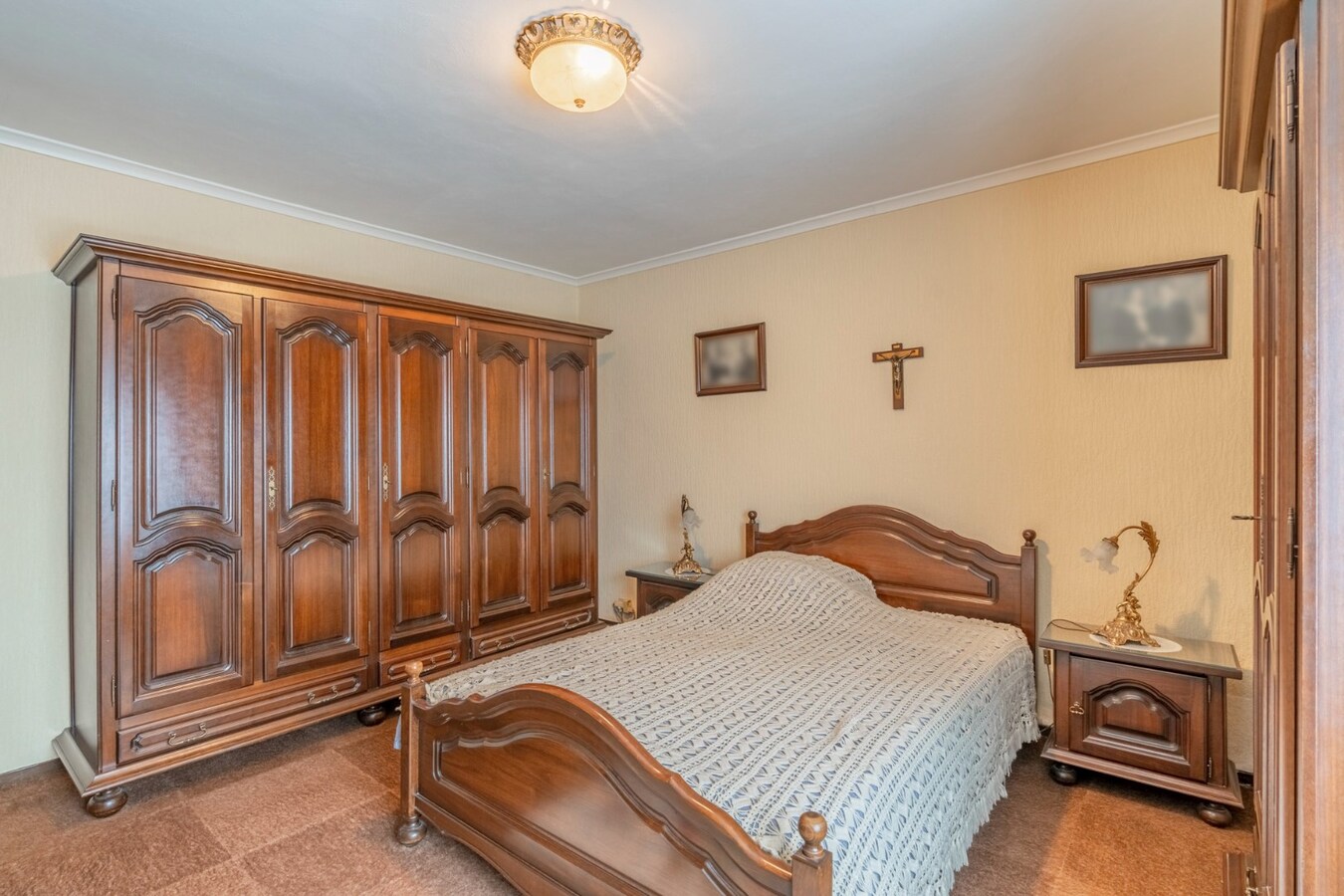 Rustig gelegen gelijkvloerse woning met garage en 3 slaapkamers in Niel-bij-As . 