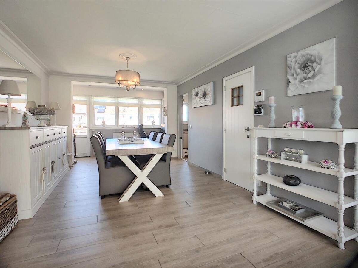 Volumineuze, gerenoveerde gezinswoning met tuin en garage - Zeebrugge 