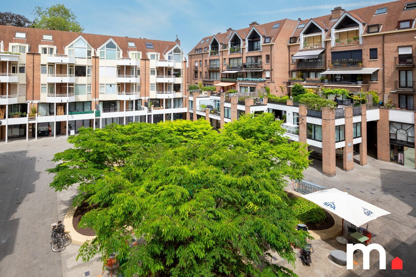 TOPPER !  Fantastisch gelegen appartement op het Overbekeplein in hartje Kortrijk ! 