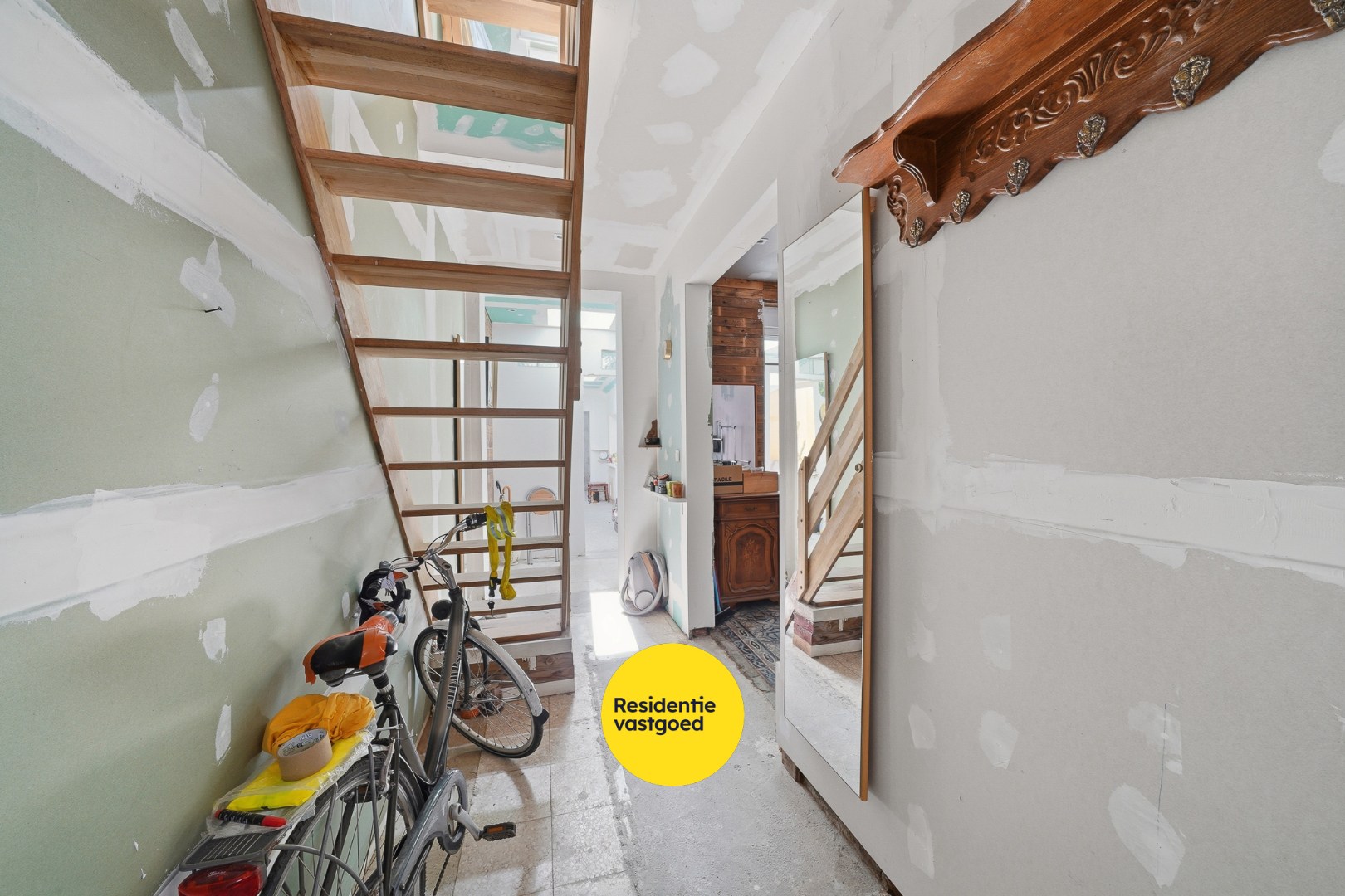 Verder af te werken woning in centrum Oudenburg 