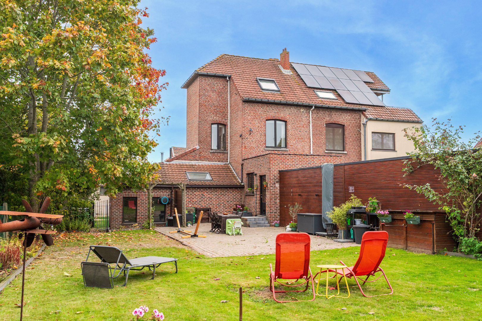 Instapklare driegevelwoning met 3 slpk te Lembeek 