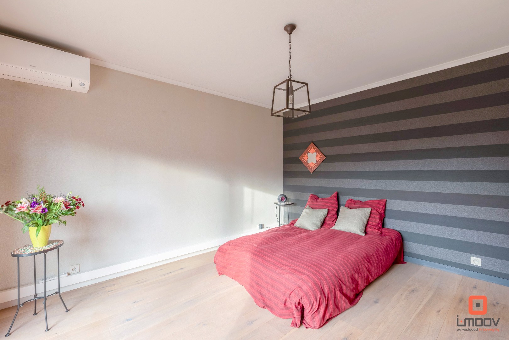 Instapklaar twee-slaapkamerappartement met zonnig terras op sterke locatie in Gentbrugge 