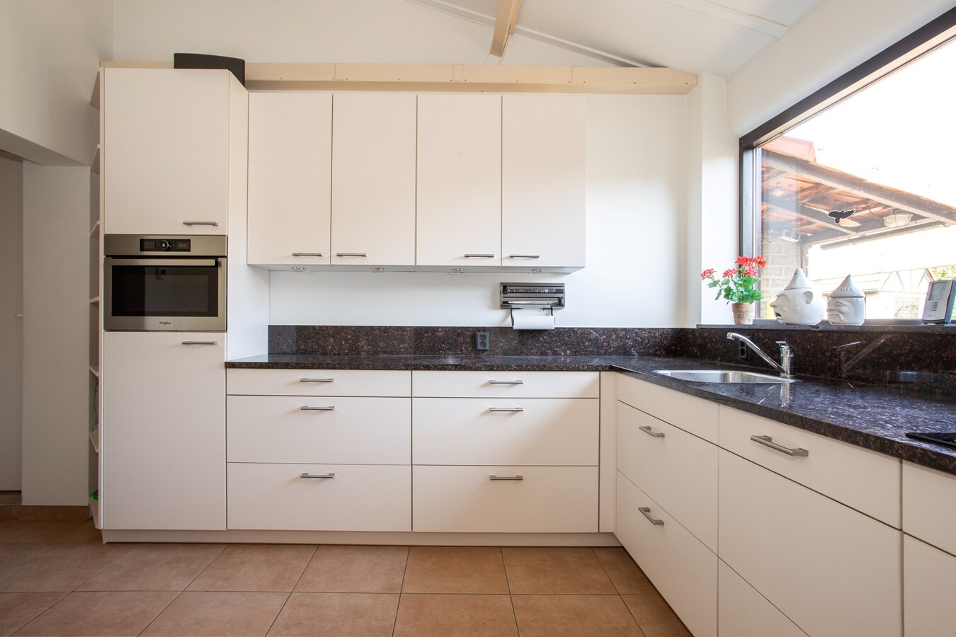 Vrijstaande woning met karakter, ruimte en een verrassende buitenruimte. 