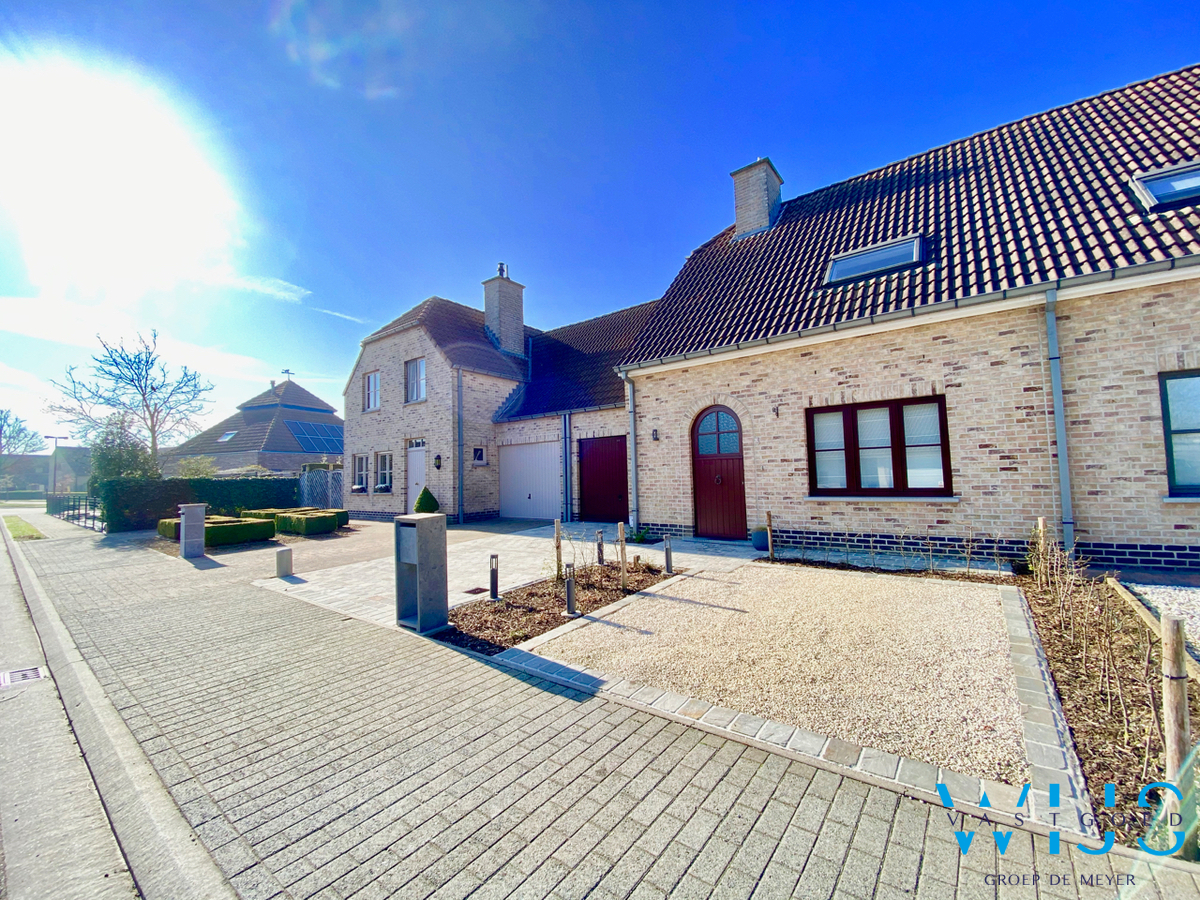 Prachtig instapklaar woonhuis in rustige woonwijk te EEKLO! 