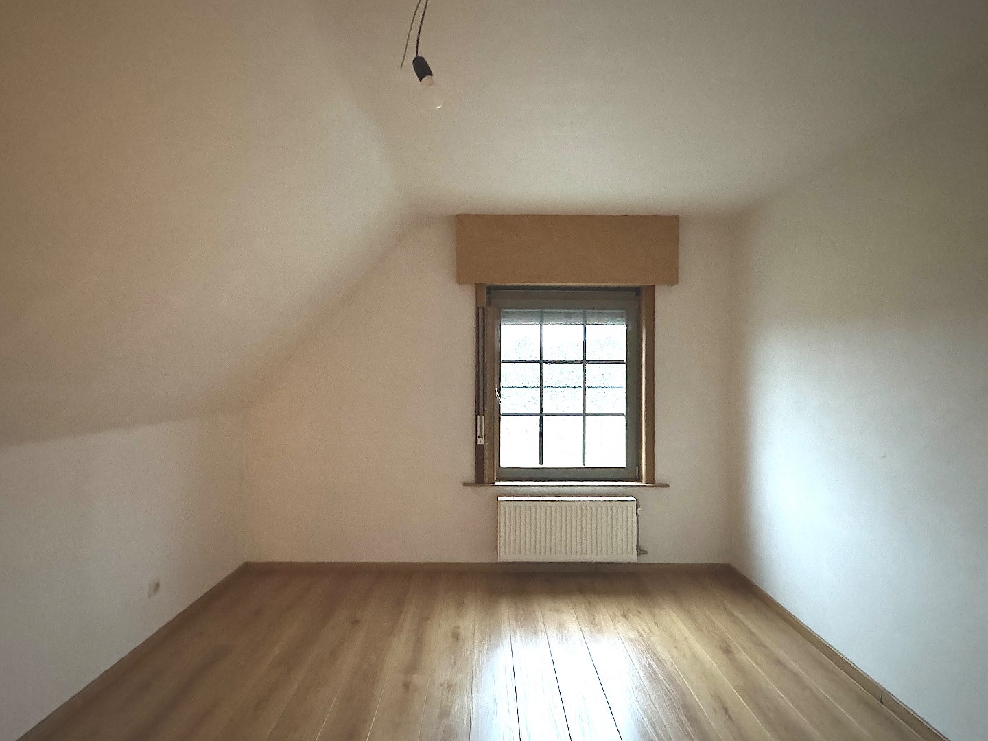 Tiegem - Alleenstaande woning met garage 950 euro 